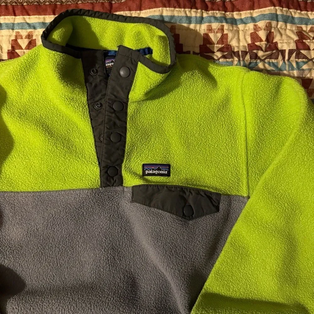 Patagonia Bright yellow/gray 1/4 snap  Synchilla Fleece kids XL